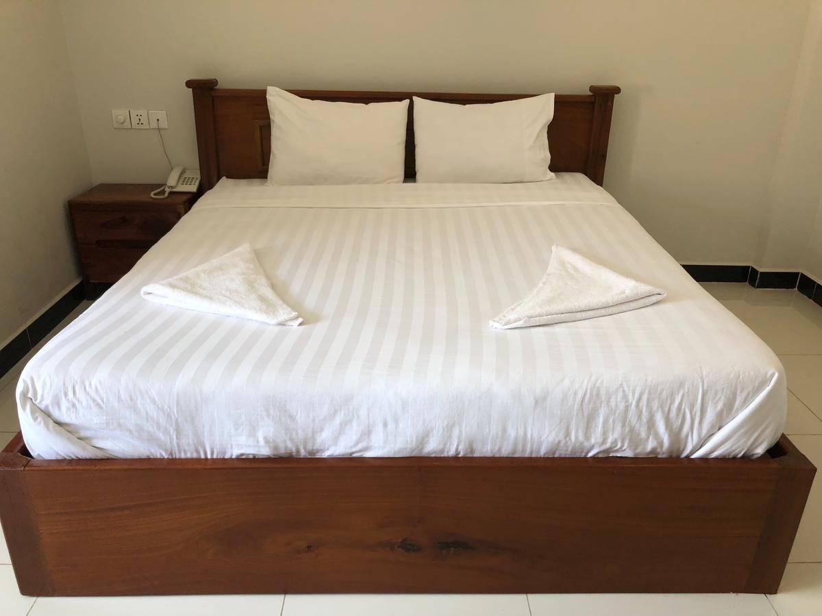 Regal Home Guesthouse Phnom Penh Bagian luar foto