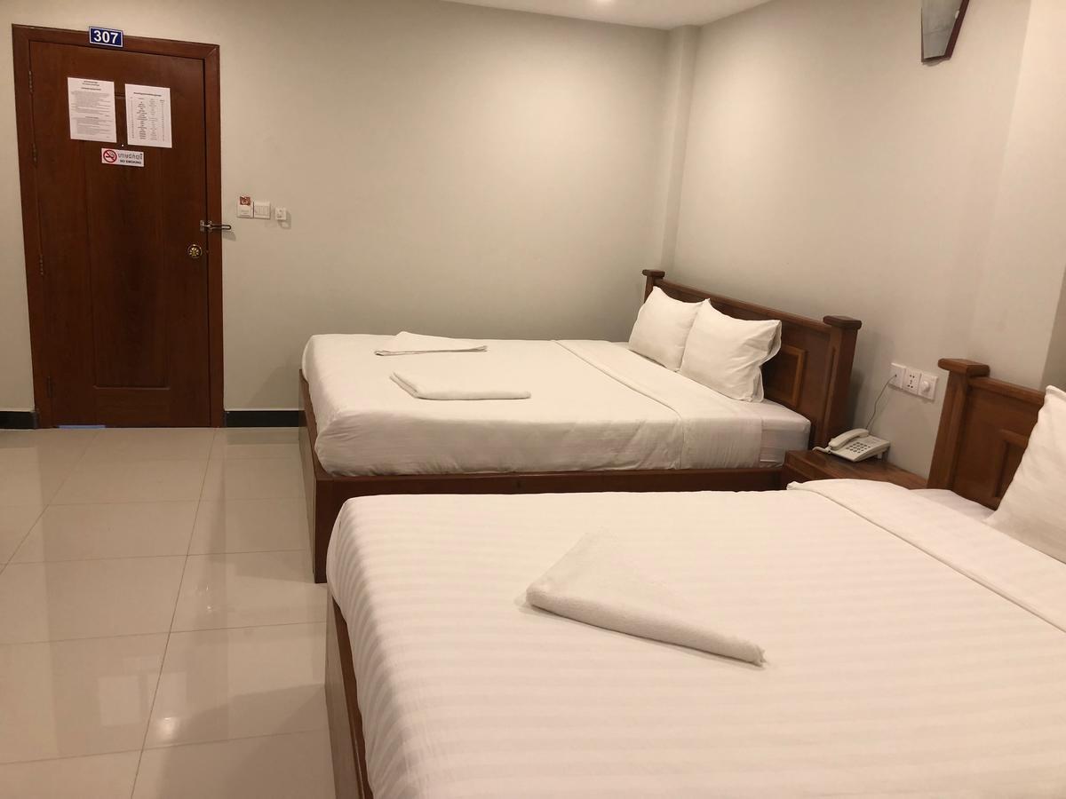 Regal Home Guesthouse Phnom Penh Bagian luar foto